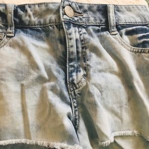 💙🤍 Decree // washed denim shorts 🤍💙